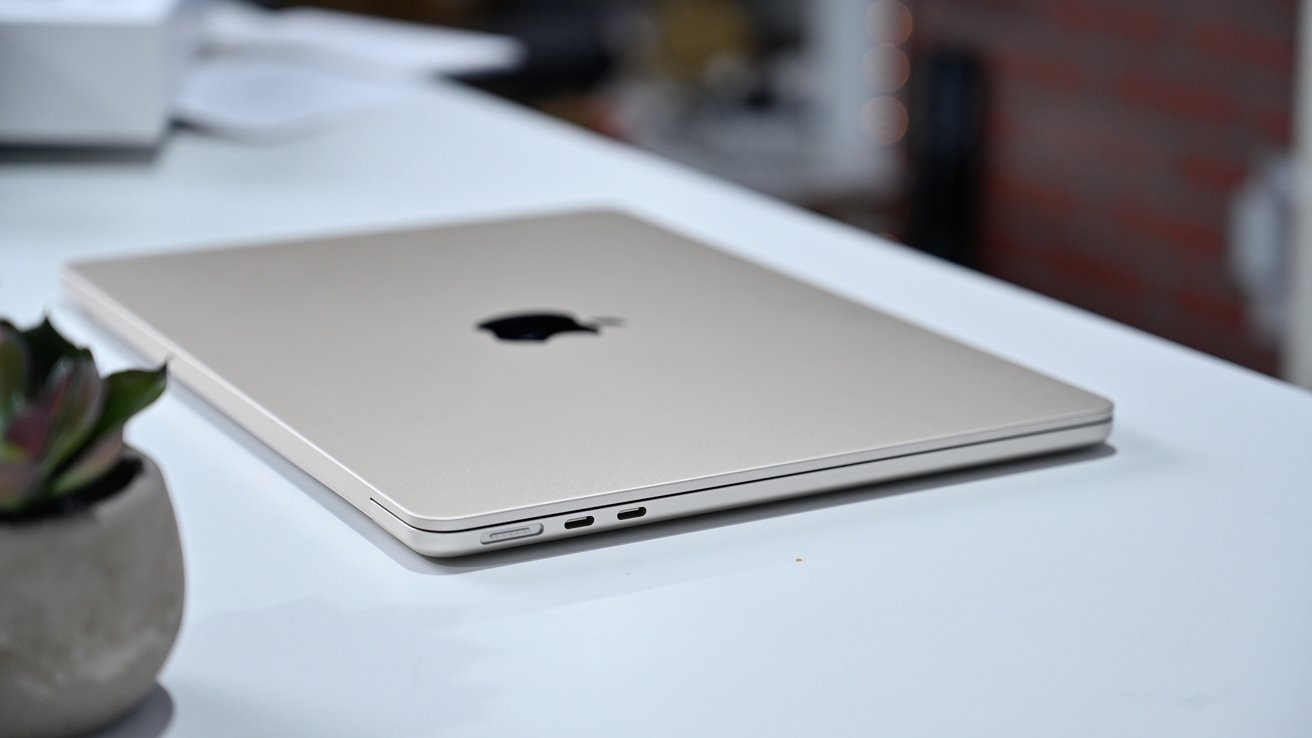 Chiếc MacBook mỏng nhẹ nhất dòng Air chỉ có trọng lượng khoảng 1.24kg