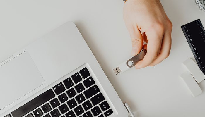 Đảm bảo sao lưu dữ liệu quan trọng trước khi format USB trên thiết bị