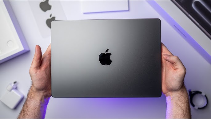Màu Space Grey với tông xám đậm, mang lại vẻ trưởng thành, chững chạc cho người sở hữu