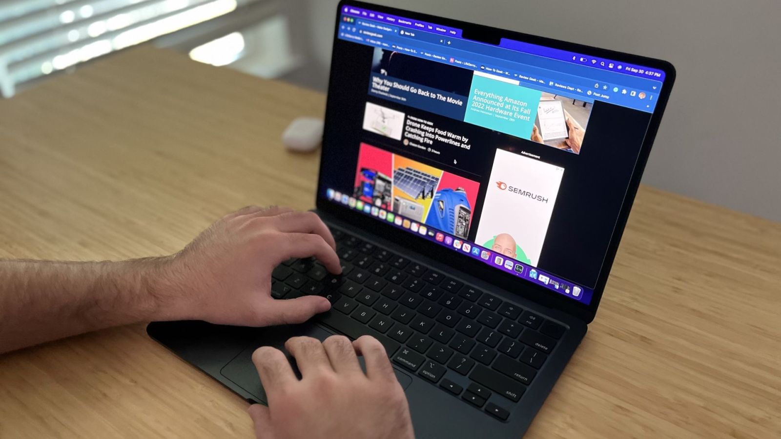 Với RAM 16GB, MacBook Air M2 15.3 inch cho phép bạn làm việc đa nhiệm mượt mà