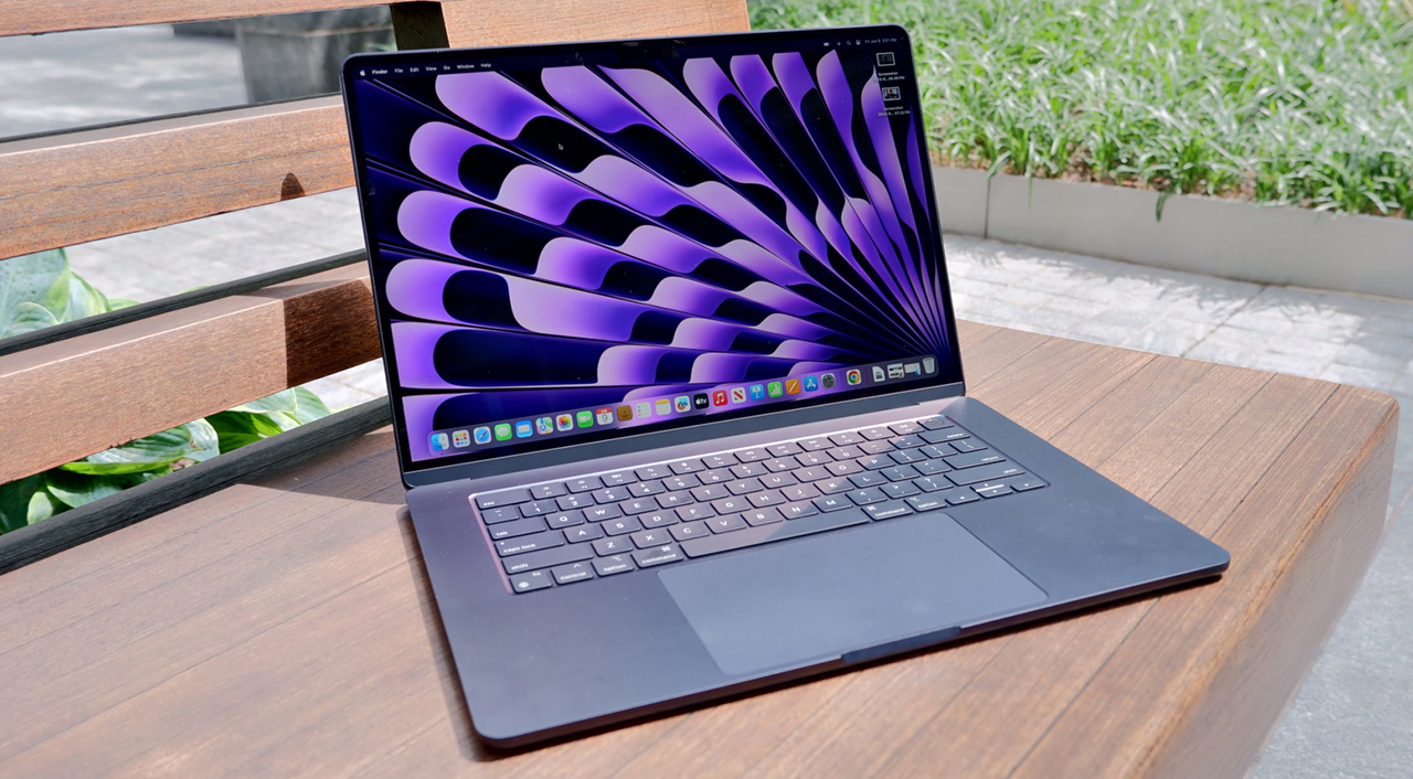 Màn hình Liquid Retina 15.3 inch của MacBook Air M2 15 inch là một tác phẩm nghệ thuật, mang tới những trải nghiệm làm việc, giải trí tuyệt vời