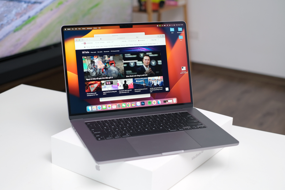MacBook Air M2 15.3 inch 16GB 256GB giúp bạn thoải mái sử dụng cả ngày dài mà không lo hết pin