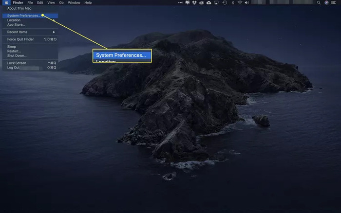 Bạn vào Menu chọn “System Preferences”